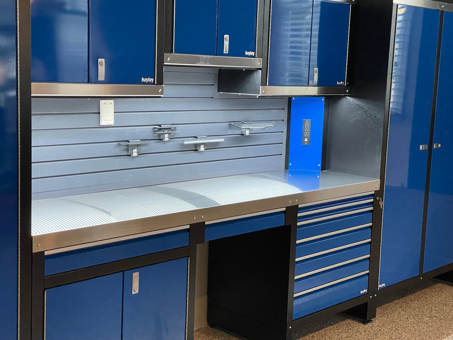 Read more about the article How to Create a Multi-Functional Garage with Work Benches and Storage